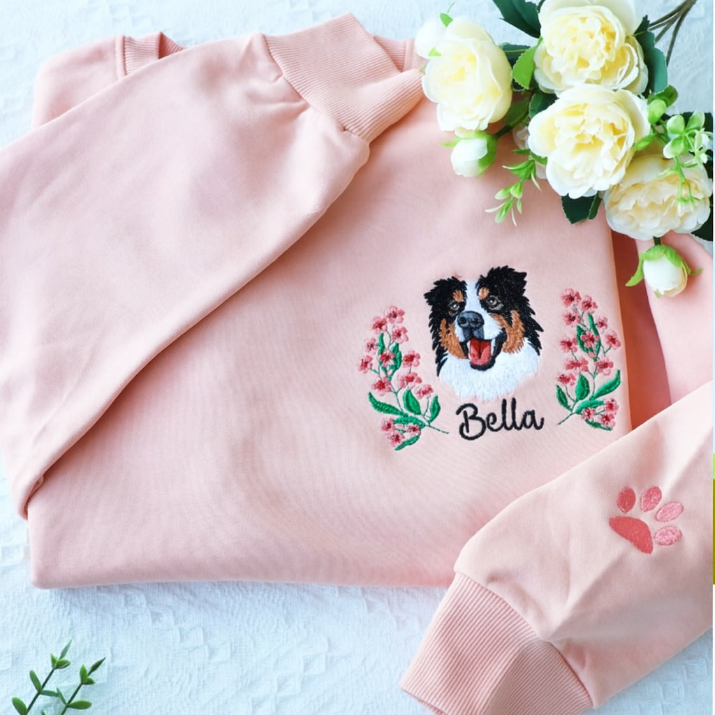 Sweatshirt with embroidery